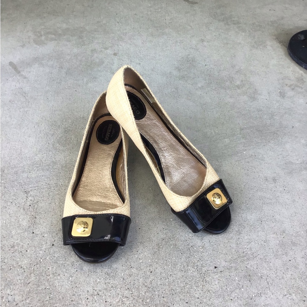 Sebago Camella peep toe flat Beige & Black Women's Peep Toe Flats Gold Accent